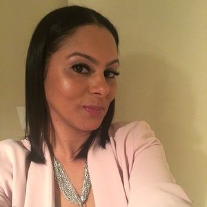 Meet your Posher, Monique